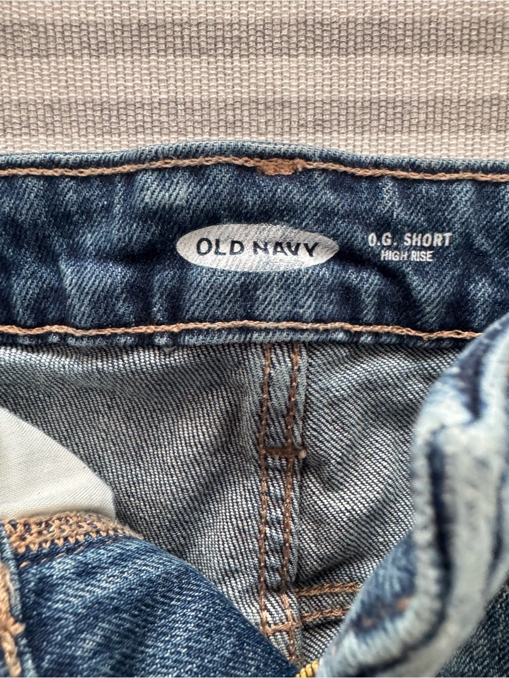 Old Navy O.G. High Rise Distressed Denim Shorts – Size 2 - Picture 3 of 7